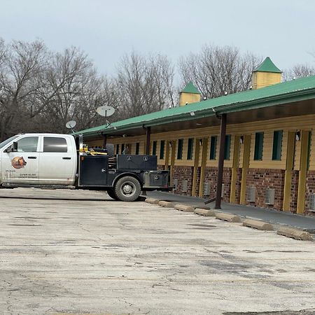 Kansas Inn Independence Bagian luar foto