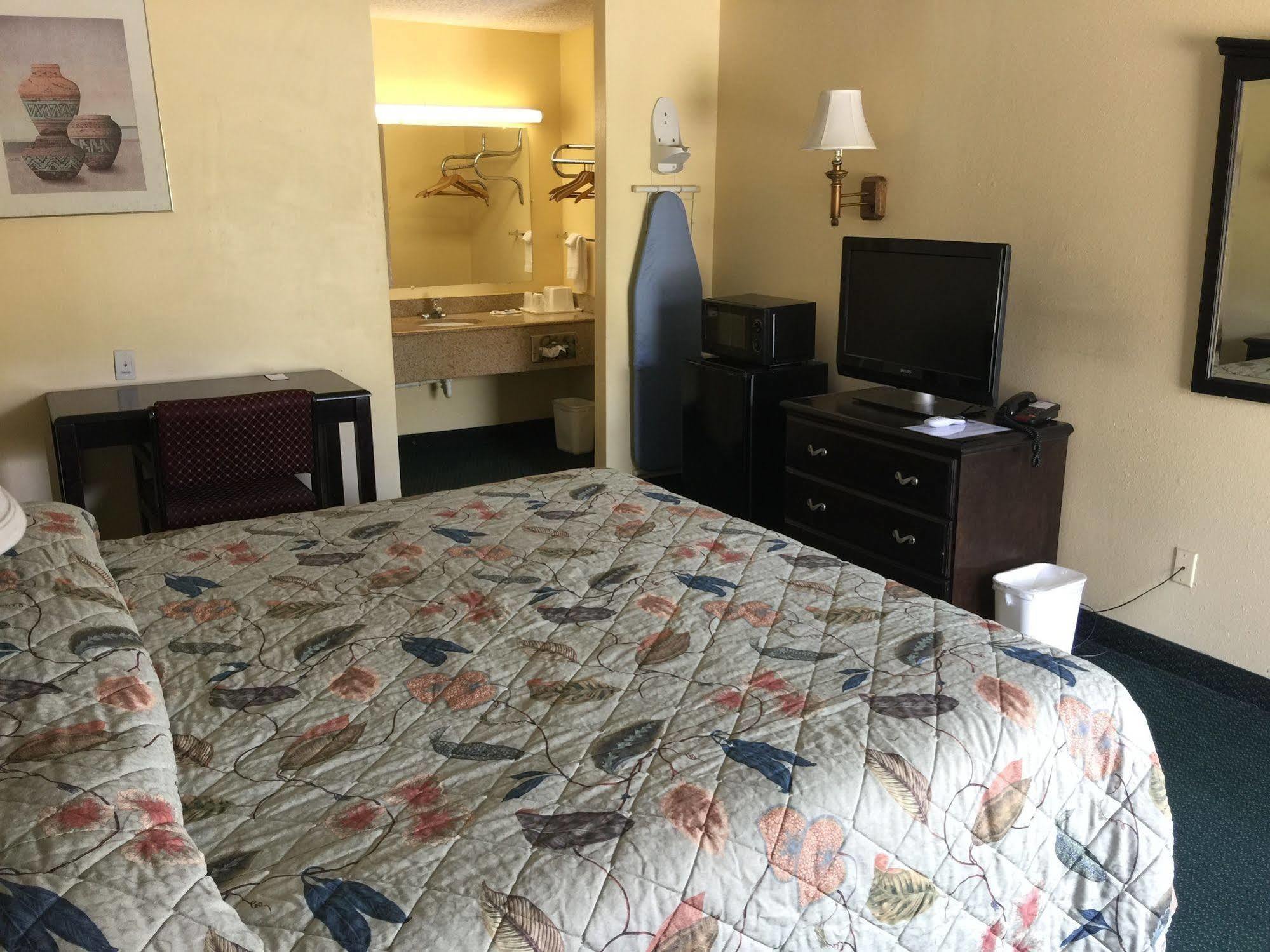 Kansas Inn Independence Bagian luar foto