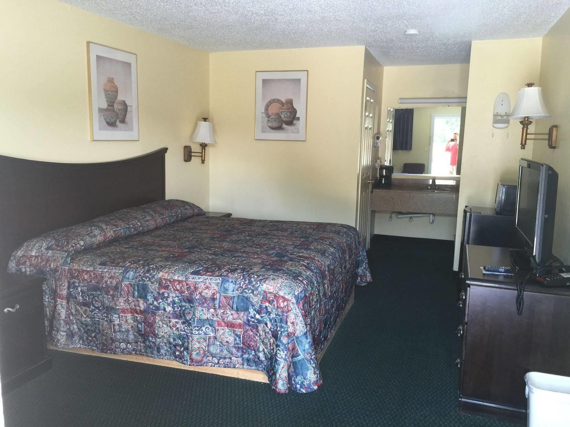 Kansas Inn Independence Bagian luar foto
