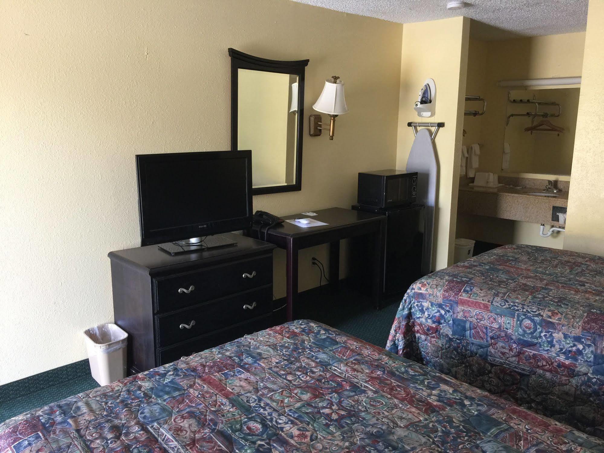 Kansas Inn Independence Bagian luar foto